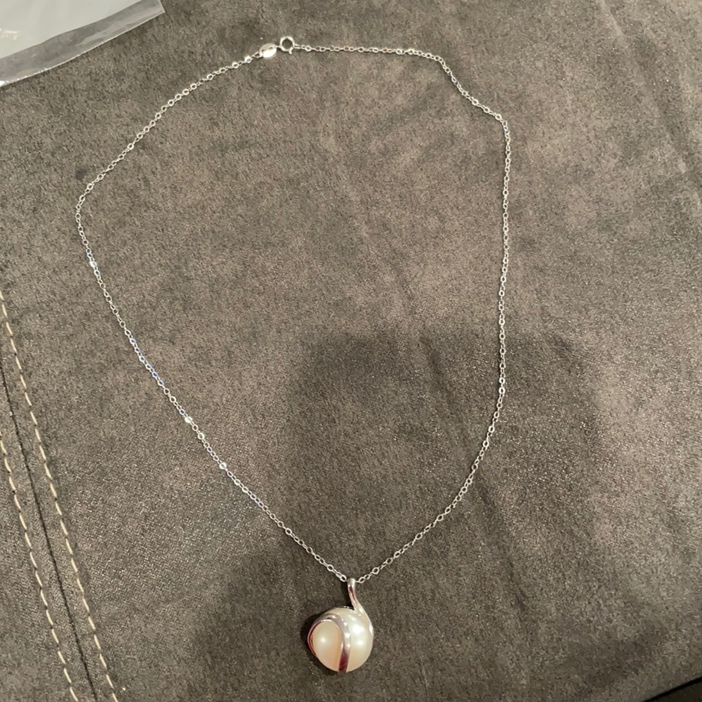 Beautiful authentic pearl/silver necklace